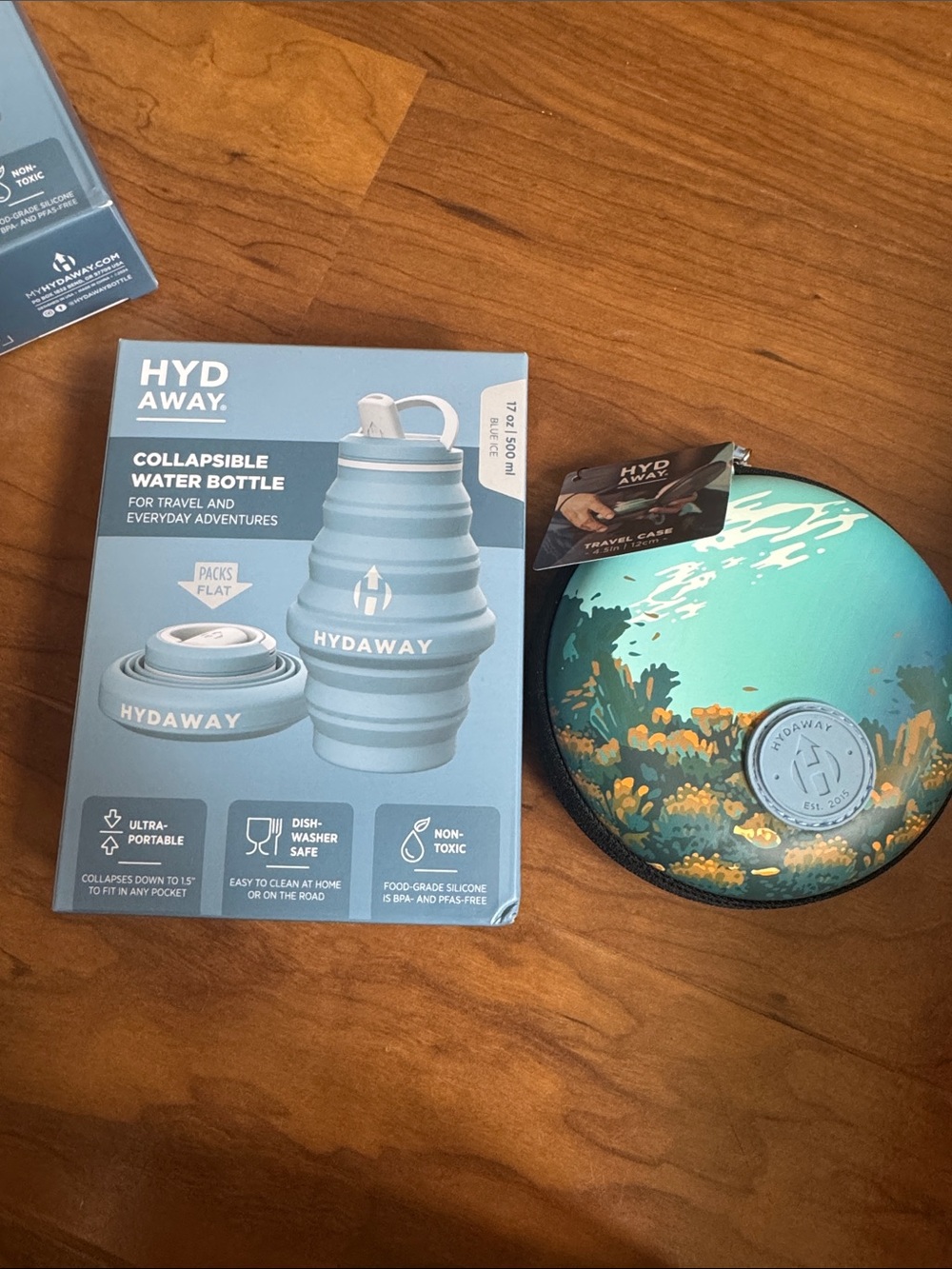 Hydaway Collapsible water bottle and case- NWT